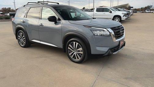 2022 Nissan Pathfinder Platinum