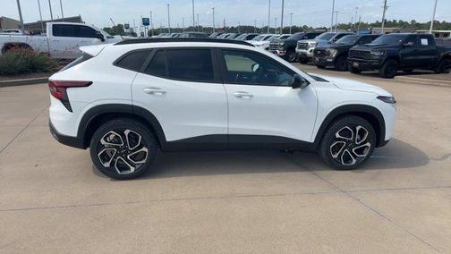 Summit White 2026 Chevrolet Trax 2RS