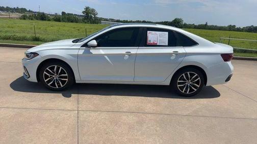 Opal White Pearl Effect 2025 Volkswagen Jetta 1.5T SE