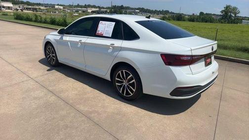 Opal White Pearl Effect 2025 Volkswagen Jetta 1.5T SE