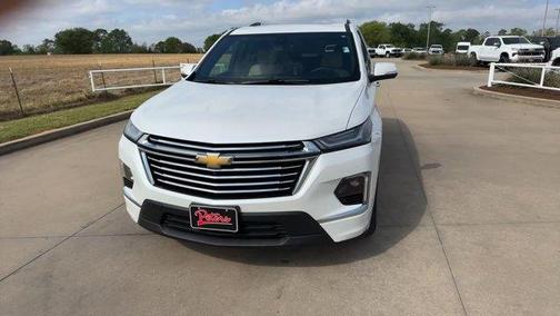 Iridescent Pearl Tricoat 2023 Chevrolet Traverse Premier