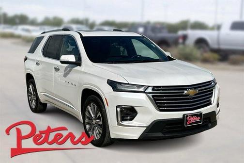 Iridescent Pearl Tricoat 2023 Chevrolet Traverse Premier