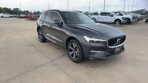 2022 Volvo XC60 B5 Momentum