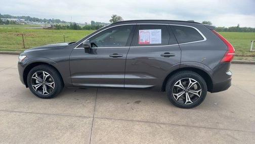 2022 Volvo XC60 B5 Momentum