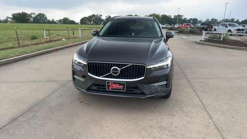 2022 Volvo XC60 B5 Momentum