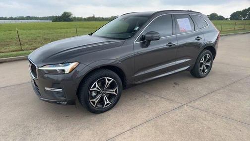 2022 Volvo XC60 B5 Momentum