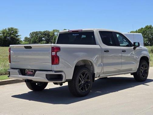 White Sand 2026 Chevrolet Silverado 1500 Custom