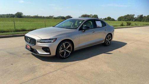 2024 Volvo S60 B5 Plus Dark Theme