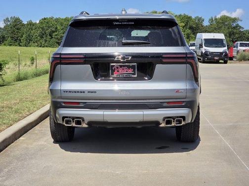 Sterling Gray Metallic 2026 Chevrolet Traverse Z71