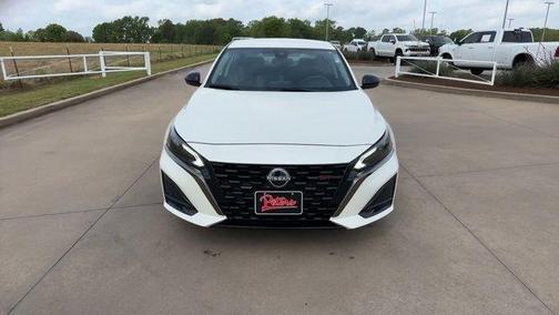 Pearl White Tri-Coat 2024 Nissan Altima 2.5 SR