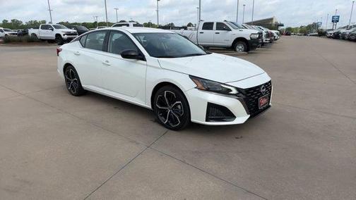 Pearl White Tri-Coat 2024 Nissan Altima 2.5 SR