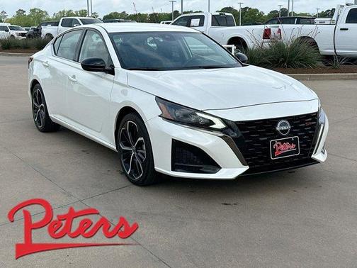 Pearl White Tri-Coat 2024 Nissan Altima 2.5 SR