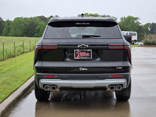 Mosaic Black Metallic 2026 Chevrolet Traverse Z71