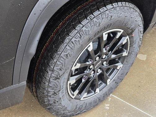 Mosaic Black Metallic 2026 Chevrolet Traverse Z71