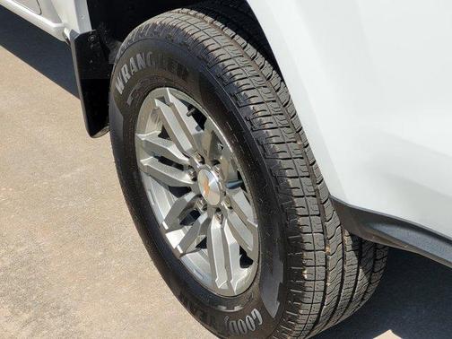 Summit White 2026 Chevrolet Colorado LT