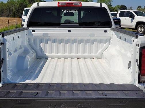 Summit White 2026 Chevrolet Colorado LT