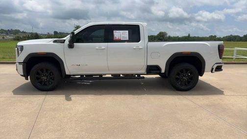Summit White 2025 GMC Sierra 2500 AT4