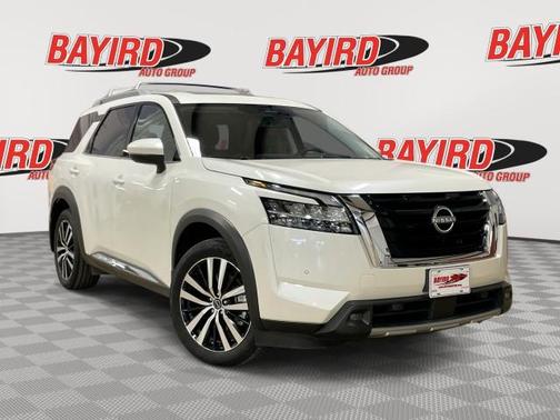 White 2024 Nissan Pathfinder Platinum