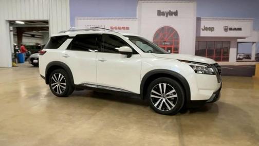 White 2024 Nissan Pathfinder Platinum