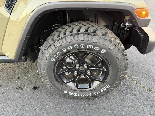 2026 Jeep Gladiator Sport