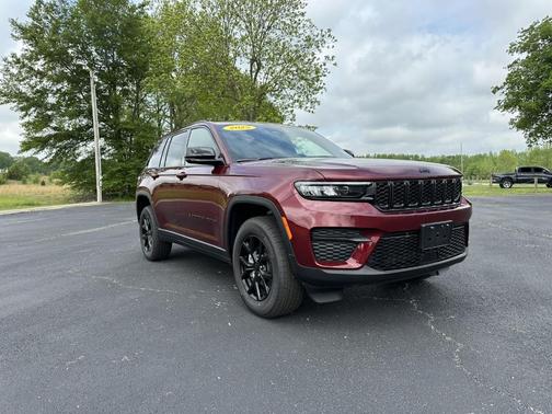 2025 Jeep Grand Cherokee Laredo