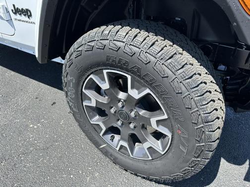 2025 Jeep Wrangler Sahara