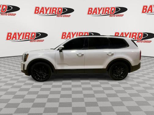 White 2022 Kia Telluride SX