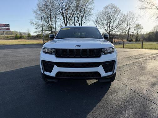 2026 Jeep Grand Cherokee Laredo