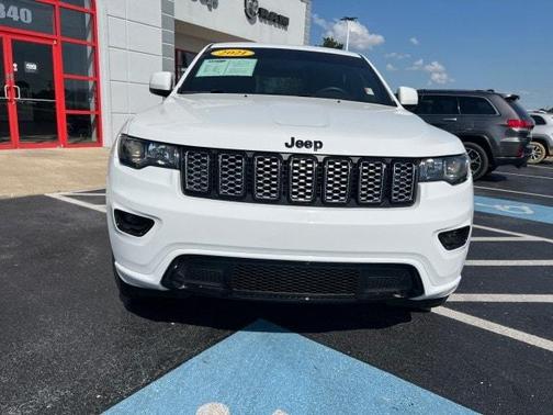 Photo 3 of 15 of 2021 Jeep Grand Cherokee Laredo X