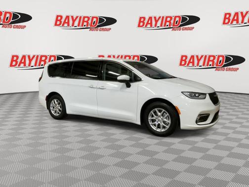 2023 Chrysler Pacifica Touring-L