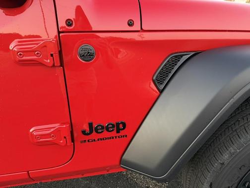 2026 Jeep Gladiator Sport