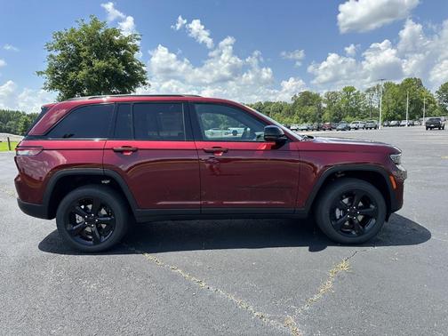 2025 Jeep Grand Cherokee Laredo