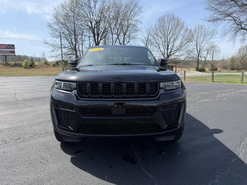 2026 Jeep Grand Cherokee Laredo