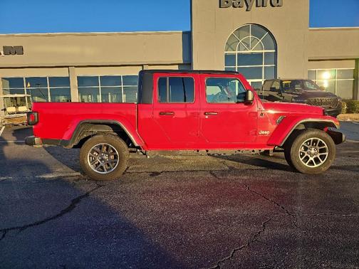 2023 Jeep Gladiator Overland