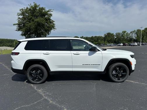 2025 Jeep Grand Cherokee L Laredo