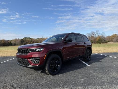 2025 Jeep Grand Cherokee Laredo