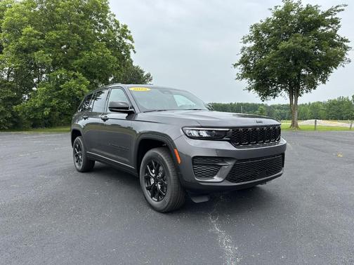 2025 Jeep Grand Cherokee Laredo