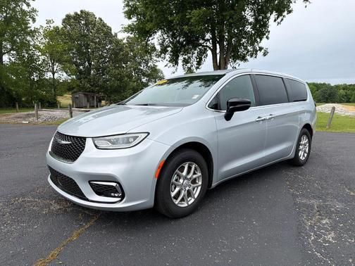 Silver Mist 2026 Chrysler Pacifica Select