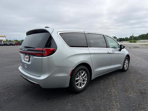 Silver Mist 2026 Chrysler Pacifica Select