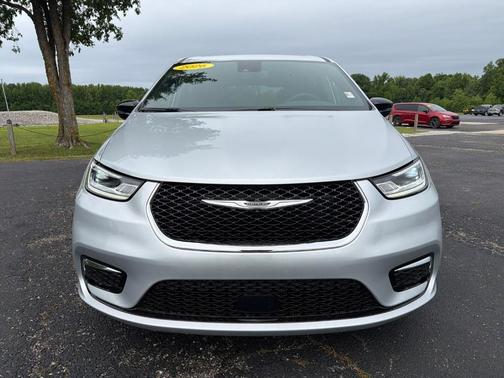 Silver Mist 2026 Chrysler Pacifica Select