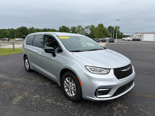 Silver Mist 2026 Chrysler Pacifica Select