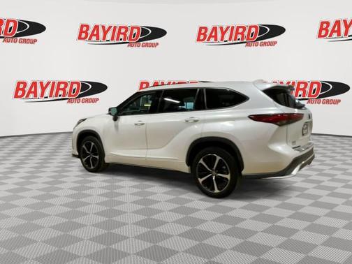 Wind Chill Pearl 2022 Toyota Highlander XSE