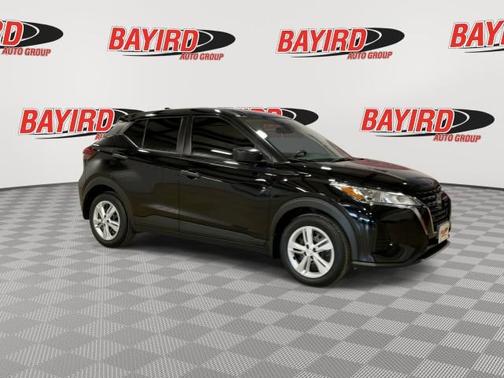 Super Black 2022 Nissan Kicks S