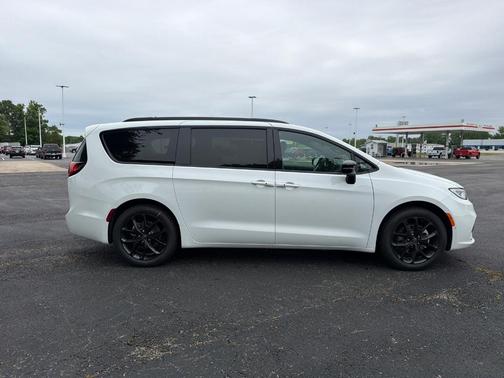 Bright White 2026 Chrysler Pacifica Select