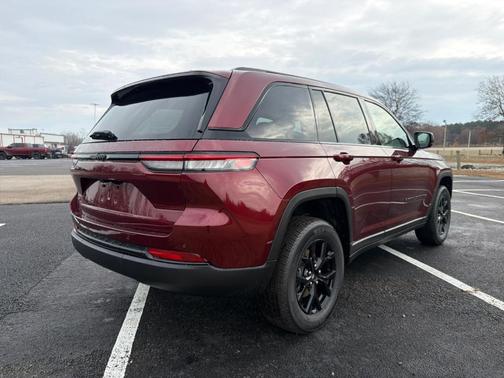2025 Jeep Grand Cherokee Laredo