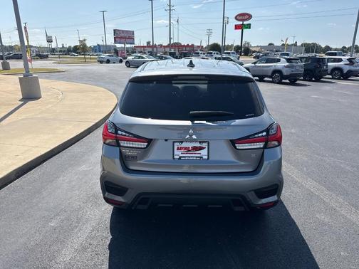 2024 Mitsubishi Outlander ES