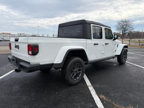 2026 Jeep Gladiator Sport