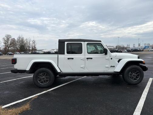 2026 Jeep Gladiator Sport