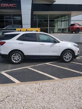Summit White 2022 Chevrolet Equinox LS