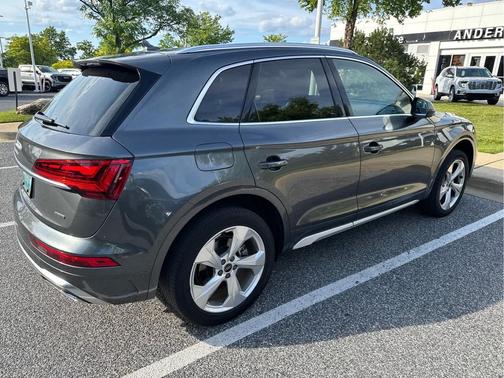 Daytona Gray Pearl Effect 2024 Audi Q5 45 S line Premium Plus